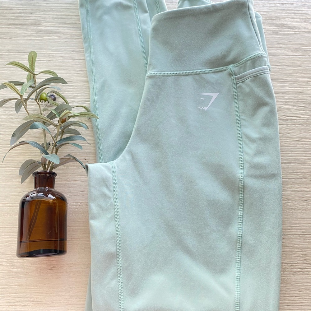 Like NEW!! Gym Shark Active Wear!